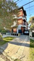 Cálido dpto de 2 ambientes con parrilla y cochera en zona residencial de Punta Mogotes - Chambres d'hôtes Mar del Plata