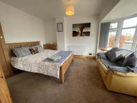 B&B Wrexham - 45 Mold Road - Bed and Breakfast Wrexham