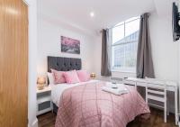 B&B Stoke-on-Trent - Webberley Stylish and Spacious Studio Unit in Stoke on Trent - Bed and Breakfast Stoke-on-Trent