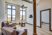 Renovated Loft-Style Apartment in Downtown Cashton - B&B