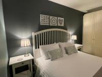 Comfortable and spacious apartment with parking - Bed and Breakfast Canterbury