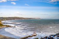 Crows Nest Apartment, at Clipper House with free onsite allocated parking - B&B Looe