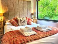 B&B Warminster - Arc Pod-HotTub-HuntersMoon-Warminster-Bath - Bed and Breakfast Warminster