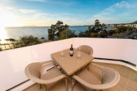 EJ Beachfront Luxury Apartment - B&B Valona