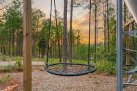 New Cabin w Hot Tub + Views Sleeps 12 - Bed and Breakfast Broken Bow