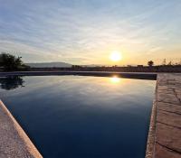 Hermosa casa del atardecer de Teques - B&B Tequesquitengo