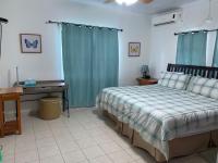 B&B Belmopan - Lesly's B&B - Butterfly Room - Bed and Breakfast Belmopan