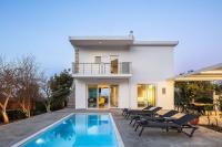 Cyan Viewpoint House near Lake Kourna - B&B Dimitroulianá