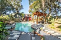 Unique studio w pool spa & gardens near downtown - Ferienwohnung