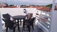 Saphir Townhouse 5 to 6 pax rooftop terrace, Cavite - Chambres d'hôtes Imus