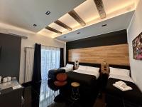 Quadruple Room with Private Bathroom