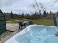 B&B Oban - Tawny Owl Pod with Hot Tub - Bed and Breakfast Oban