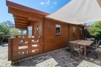 Lakeside Cabin Oasis w/ AC, By TimeCooler - Chambres d’hôtes Montargil