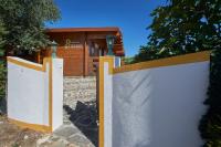 Lakeside Cabin Oasis w/ AC, By TimeCooler - Chambres d’hôtes Montargil