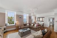 Laston Garden Apartment - Sea Views Large Terrace - Chambres d’hôtes Tenby
