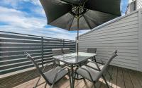 3BR City Fringe Townhouse with Balcony & Parking - B&B