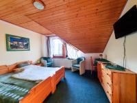 Camera Matrimoniale con Vista Giardino