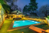 B&B Kasauli - StayVista at Paris Villa with Pvt Pool & Valley View - Bed and Breakfast Kasauli