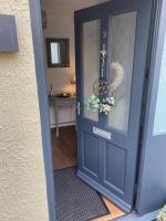 Hunters Lodge, with parking for one car - B&B Lincoln