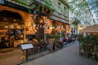 Liszt Modern Chic Apartment - Bed and Breakfast Boedapest