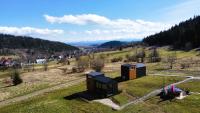 Domek w górach Tiny House Forest Jacuzzi/widoki - Bed and Breakfast