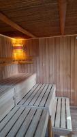 Ferienhaus Reetdach 1300qm Privatgrundstück Bootssteg Sauna Templin Lübbesee Uckermark Erholung pur Seenplatte - Chambres d'hôtes Petersdorf