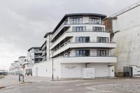 Gorgeous 2 Bed Apartment with Stunning Sea Views with Free Parking and Fast Internet - B&B
