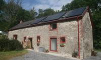 Creatively converted barn in accessible rural spot - B&B