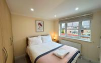 Addlestone Stylish Spacious Three Bedroom House - Chambres d’hôtes