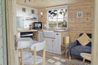 Scandi Cabin On A Hill, With Stunning Views Across Cornwall - B&B