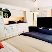 Deluxe Room (2 Adults + 1 Child)