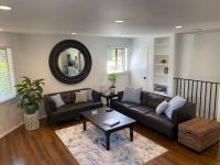 Located In The Heart Of The West Side - B&B