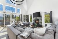 New Lux Home Panoramic View 2 Masters Loft Deck AC EV Charger Dogs eBikes - B&B Lake Arrowhead