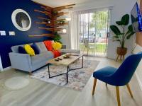 The Botanical Retreat, King Comfort & Poolside Peace - B&B Gainesville