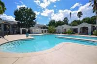 The Botanical Retreat, King Comfort & Poolside Peace - B&B Gainesville