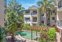 B&B Port Douglas - Pool View apartment at Bay Villas - Bed and Breakfast Port Douglas