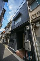 匠の家 大阪城近くの高級感あふれる吹き抜けの家 A Luxurious Home with a Grand Atrium Near Osaka Castle - B&B Osaka