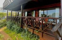 Peaceful guest suite with balcony views and garden setting - B&B