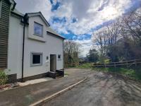 Vibrant Coastal Village Retreat- private parking - Bed and Breakfast