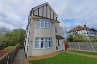 West Finchley by Viridian Apartments - Bed and Breakfast