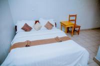 B&B Kigali - SKYLIGHT MOTEL Airport Road - Bed and Breakfast Kigali