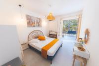 Villa Aloues't - 50 mètres de la plage - Piscine - 4 chambres - 12 adultes - Bed and Breakfast Saint-Paul