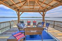B&B Granbury - Lakefront Granbury Escape with Dock and Boat Lift - Bed and Breakfast Granbury