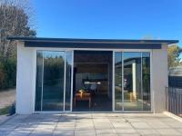 Dépendance au sein d’une villa avec piscine - B&B