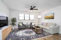 Elegant 2BR Escape in Manhattan with WiFi & Parking - B&B