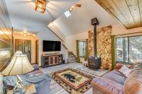 2 Mi to Mi-Wuk Village Cabin with Large Deck - Ferienwohnung Twain Harte