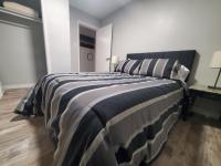 B&B Sault-Sainte-Marie - Modern Private 1BR Apt. w/Free Prkg + Fast Wi-Fi - Bed and Breakfast Sault-Sainte-Marie