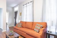Wrap-Around Porch Uptown Stay-Pets Welcome! - Bed and Breakfast