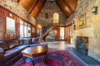 Royal in Columbus- Midtown Columbus Castle - B&B