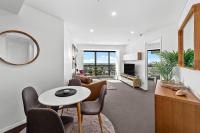 Infinity Excellence!~1Bed/1Bath/Office/1Car~VIEWS! - B&B